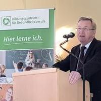 Bild vergrößern:Zum Start der generalisierten Pflegeausbildung beim Bildungszentrum für Gesundheitsberufe am 02. März 2020 sprach der Pflegebevollmächtigte der Bundesregierung Staatssekretär Andreas Westerfellhaus. 