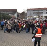 Bild vergrößern:Circa 100 Anwohner und Freunde Ovenstedts folgten der Einladung der Freiwilligen Feuerwehr zur alljährlichen Grünkohlwanderung