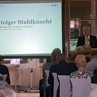 Bild vergrößern:Innenminister Holger Stahlknecht spricht am 12. August bei einer DRK-Festveranstaltung zu 70 Jahre Genfer Konvention.