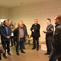 Bild vergrößern:Mitglieder der Fraktion CDU/FDP/Bund für Magdeburg besichtigen am 29. Januar das Zentrale Polizeigewahrsam der Polizeidirektion Nord in der Sternstr.. 