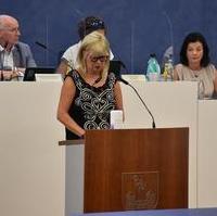 Bild vergrößern:Simone Borris (Beigeordnete für Soziales, Jugend und Gesundheit) bedankte sich gerade im Magdeburger Stadtrat für die Wiederwahl als Beigeordnete.