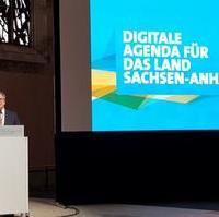 Bild vergrößern:Ministerpräsident Dr. Reiner Haseloff spricht bei einer Veranstaltung zur Digitalen Agenda des Landes Sachsen-Anhalt am 12. März in Magdeburg