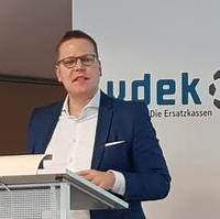 Bild vergrößern:Der Bundestagsabgeordnete Tino Sorge sprach am 04. Februar beim 21. Gesundheitssymposium des Verbandes der Ersatzkrankenkassen Sachsen-Anhalt