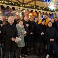 Bild vergrößern:Tatkräftige Unterstützung für die Spendensammlung für den guten Zweck