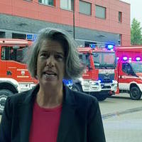 Bild vergrößern:Innenministerin Dr. Tamara Zieschang bei der Übergabe neuer Fahrzeuge an die Magdeburger Feuerwehr am 28. August 2025.