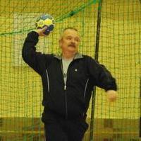 Bild vergrößern:Auch als Torwart zeigte der Vorsitzende der Fraktion CDU/Bund für Magdeburg im Stadtrat Wigbert Schwenke sportlichen Einsatz zu Gunsten eines guten Zwecks im Rahmen eines Handballturniers