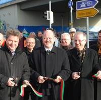 Bild vergrößern:Oberbürgermeister Dr. Lutz Trümper,  Landesentwicklungsminister Thomas Webel MdL und Baubeigeordneter Dr. Dieter Scheidemann eröffnen die Südauffahrt auf den Magdeburger Ring an der Brenneckestraße (v.l.n.r.)