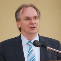 Bild vergrößern:Der Minister für Wirtschaft und Arbeit Dr. Reiner Haseloff hält das Grußwort der Landesregierung bei der Festveranstaltung für 20 Jahre Magdeburger Förderkreis krebskranker Kinder e.V. 