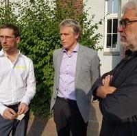 Bild vergrößern:Prof. Dominik Schumacher, Beigeordneter Rainer Nitsche und Norbert Pohlmann (Forum Gestaltung) bei der Eröffnung der Ausstellung Werkschau.Design der Hochschule Magdeburg-Stendal (v.l.n.r.) 