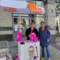 Bild vergrößern:Am 21. September gab es einen Infostand der Frauen Union Magdeburg aus Anlass der Bundestagswahl