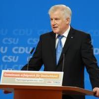 Bild vergrößern:Ministerpräsident und CSU-Vorsitzende Horst Seehofer bei seiner Rede auf dem gemeinsamen Kongress der Unionsparteien