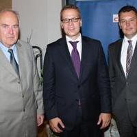 Bild vergrößern:Ministerpräsident a.D. Prof. Wolgang Böhmer, Bundestagskandidat Tino Sorge und der Vorsitzende der CDU-Landtagsfraktion André Schröder luden zu einer Podiumsdiskussion mit dem Thema 