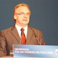 Bild vergrößern:Wiedergewählt zum Mitglied des CDU-Bundesvorstandsmitglied wurde Dr. Reiner Haseloff, der auch CDU-Spitzenkandidat für die Landtagswahl 2011 ist