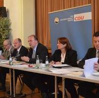 Bild vergrößern:Das Präsidium bei der erweiterten Landesvorstandssitzung der CDU Sachsen-Anhalt. 