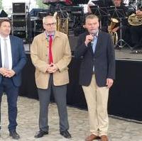 Bild vergrößern:Gemeinsam eröffnen Superintendent Stephan Hoenen, Magdeburgs Polizeipräsident Andreas Schomaker und Innenminister Holger Stahlknecht MdL am 24. Mai das Fest der Begegnung auf dem Petriförder. (v.l.n.r.)