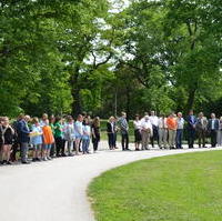 Bild vergrößern:Die Ratsfraktion war, am 23. Mai 2017, vor Ort im Nordpark, bei der Gedenkveranstaltung 