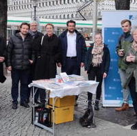 Bild vergrößern:Informationsstand der Konrad-Adenauer-Stiftung am 19. Oktober in der Magdeburger Innenstadt