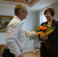 Bild vergrößern:Der Fraktionsvorsitzende Wigbert Schwenke MdL gratuliert Frau Birgit Münster-Rendel zu ihrer Bestellung als MVB-Geschäftsführerin (v.l.n.r.)