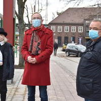 Bild vergrößern:Fraktionsvorsitzender Wigbert Schwenke bei der Eröffnung der Neubaustrecke Warschauer Straße – Raffeisenstraße. 