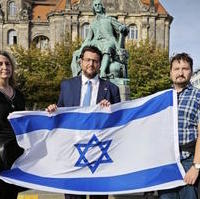 Bild vergrößern:Solidarität mit Israel zeigte bei einer Demo am 11. Oktober unter anderem die Europawahlkandidatin Alexandra Mehnert (g.l.). 