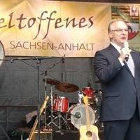 Bild vergrößern:Ministerpräsident Dr. Reiner Haseloff bei der Eröffnung der Veranstaltung Zehn Jahre Netzwerk für Demokratie und Toleranz in Sachsen-Anhalt - Landestag Schule ohne Rassismus – Schule mit Courage
