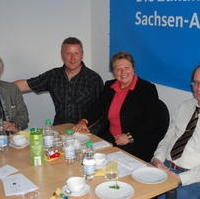 Bild vergrößern:Rudolf Evers, der OMV-Kreisvorsitzende Enrico Schleef, die Landtagsabgeordnete Brigitte Take und der OMV-Landesvorsitzende Bernhard Scheer am Rande einer Veranstaltung in Magdeburg (v.l.n.r.)