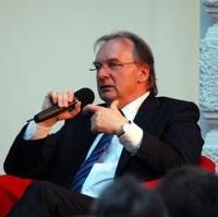 Bild vergrößern:Der Ministerpräsident Dr. Reiner Haseloff bei einer Diskussionsveranstaltung in Magdeburg
