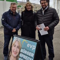Bild vergrößern:Mobile Bürgersprechstunde der Europaabgeordneten Alexandra Mehnert (m.) am 29. März. 