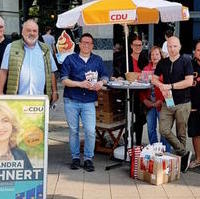 Bild vergrößern:Noch zwei Tage bis zur Wahl. Infostand am 07. Juni in der Magdeburger Innenstadt. 
