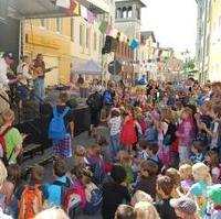 Bild vergrößern:Eröffnung der KinderKulturTage unter der Leitung der Magdeburger Puppentheaters die mehr als 5000 Menschen nutzen um die verschiedenen Angebote zu nutzen. 