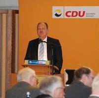 Bild vergrößern:Der Landesvorsitzende der CDU Sachsen-Anhalt, Thomas Webel, begrüßt die anwesenden Mitglieder zur Auftaktveranstaltung für die Grundsatzprogrammdiskussion
