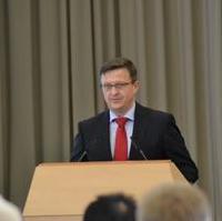 Bild vergrößern:Landtagspräsident Detlef Gürth bei seinem Grußwort auf der Veranstaltung Wirtschaft und Ethik 