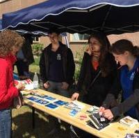 Bild vergrößern:Gemeinsamer Infostand von Junger Union MD und der Hochschulgruppe des Rings Christlich Demokratischer Studenten beim Campus Day der Otto-von-Guericke Universität Magdeburg 