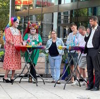 Bild vergrößern:Im Vorfeld des CSD Magdeburg fand am 21. August eine politische Diskussionsveranstaltung statt. Tobias Krull MdL (g.r.) vertrat dabei die Position der CDU. 