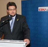 Bild vergrößern:Der CDU-Kreisvorsitzende Tobias Krull bei seiner Rede auf der Wahlkreismitgliederversammlung zur Vorbereitung der anstehenden Kommunalwahlen