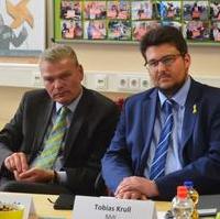 Bild vergrößern:Gemeinsam besucht der Innenminister Holger Stahlknecht MdL und Tobias Krull am 09. April die Magdeburger Freiwilligenagentur. (v.l.n.r.)