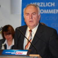 Bild vergrößern:Ministerpräsident Prof. Dr. Wolfgang Böhmer bei seinem Grusswort bei der Landesvertreterversammlung der CDU Sachsen-Anhalt