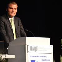 Bild vergrößern:Innenminister Holger Stahlknecht spricht bei der Eröffnung des 84. Deutschen Archivtages in der Magdeburger Messe