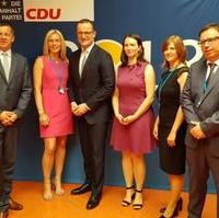 Bild vergrößern:Gruppenphoto mit CDU-Präsidiumsmitglied Jens Spahn MdB am 26. Mai (3.v.l.)
