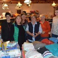 Bild vergrößern:Einige der sehr engagierten Mitstreiterinnen der Frauen Union Magdeburg die auch in diesem Jahr den Christlichen Gabentisch für Bedürftige organisiert haben