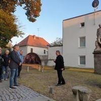 Bild vergrößern:Am 30. September besuchten Mitglieder des CDU-Ortsverbandes Südost das Lapidarium an der Gertrauden Kirche zu Salbke