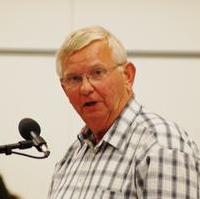 Bild vergrößern:Stadtrat Gunter Schindehütte bei der Stellung von Anfragen an die Stadtverwaltung, u. a. zur Zukunft der Kita Kleiner Maulwurf