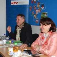 Bild vergrößern:Der KPV-Landesvorsitzende Dieter Klein und seine Stellvertreterin Heike Brehmer MdB bei der Leitung der  Sitzung des Landesvorstandes der Kommunalpolitischen Vereinigung der CDU Sachsen-Anhalt (v.l.n.r.)