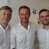 Bild vergrößern:Beim Sommerfest der GETEC Unternehmensgruppe Dr. Karl Gerhold (GETEC), Christian Lindner MdL (FDP-Bundesvorsitzender und Stadtrat Daniel Kraatz (v.l.n.r.)