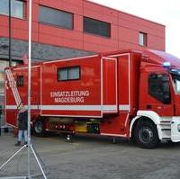 Bild vergrößern:Übergabe eines neuen Einsatzleitfahrzeuges, durch den Innenminister Holger Stahlknecht, an die Berufsfeuerwehr Magdeburg