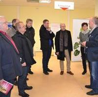 Bild vergrößern:Mitglieder der Ratsfraktion CDU/FDP/BfM besichtigten am 19. Januar 2017 das Bürgerbüro Mitte. Amtsleiter Herr Ehlenberger (r.) informierte über den Sachstand.