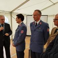 Bild vergrößern:Ministerpräsident Dr. Reiner Haseloff MdL (g.l.) beim Aktionstag Bevölkerungsschutz am 05. April auf dem Magdeburger Domplatz. 