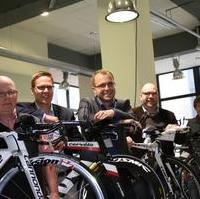 Bild vergrößern:Pressekonferenz des ADFC zum 3. FahrRad-Aktionstag am 08. Juni 2013 in Magdeburg. Auch Bundestagskandidat Tino Sorge (2.v.l.) unterstützt die Aktion 