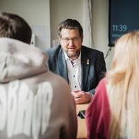 Bild vergrößern:Beim politischen Speeddating des Geschwister Scholl Gymnasium am 15. Februar vertrat Tobias Krull die CDU-Landtagsfraktion.