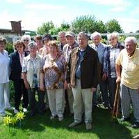 Bild vergrößern:Mitglieder der Senioren-Union Magdeburg zu Gast im Kleingarten der Familie Janke die sich auch in dieser Vereinigung engagieren